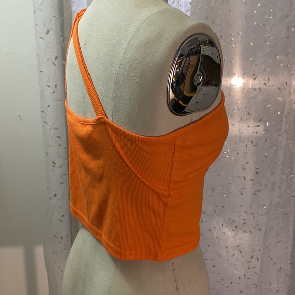 One shoulder crop top. - Picture 4 of 5